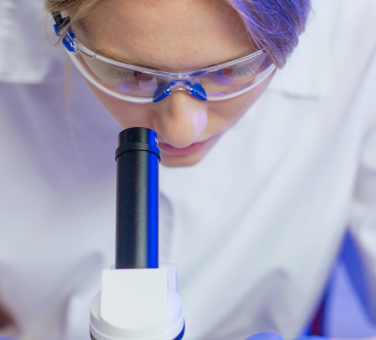 alt: Life sciences and healthcare environment with medical innovation and research technology